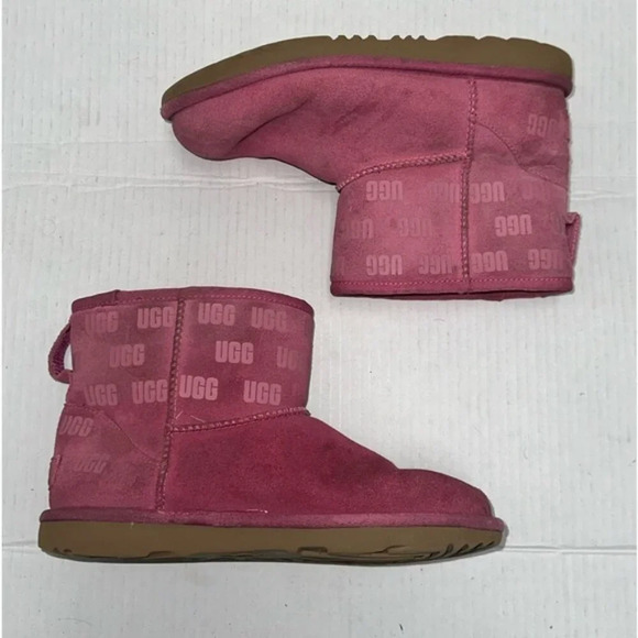 UGG winter boot Size 5 - Picture 1 of 7